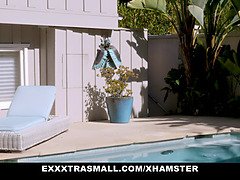 Americano, Bikini, Corridas, Al aire libre, Piscina, Coño, Traje de baño, Tatuaje