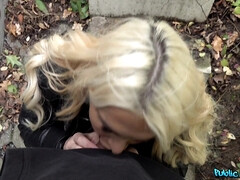 Amateur, Cul, Blonde, En levrette, De plein air, Public, Chatte, Mouillée