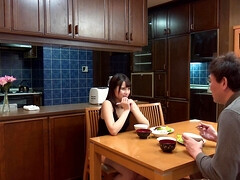 Asiatique, Sucer une bite, Éjaculation interne, En levrette, Femme au foyer, Embrassement, Chatte, Voyeur