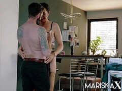 Braunhaarige, Vollbusig, Paar, Milf, Rasiert, Strümpfe, Tätowierung, Titten