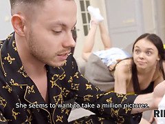 18 jaar, Bruinharig, Fetisj, Anaal likken, Russisch, Tiener, Trio, Tieten likken