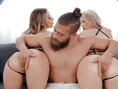 Grote kont, Blond, Pijpbeurt, Hardcore, Tatoeage, Trio