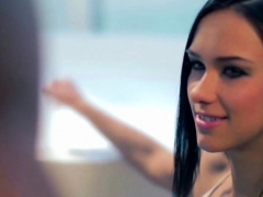 Sucer une bite, Brunette brune, Homme nu et filles habillées, Tir de sperme, Branlette thaïlandaise, Hd