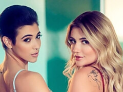 Blond, Vingeren, Zoenen, Lesbisch, Likken, Geschoren, Strippen, Tieten likken