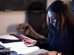 Двойное проникновение, Сперма на лице, Лизание, Порнозвезда, Киски, Наездница, Жесткий секс, Втроем