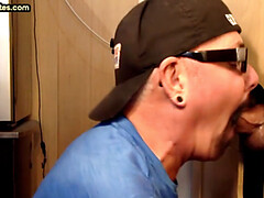 Amateur, Sucer une bite, Homosexuelle, Branlette thaïlandaise, Mature, Pov, Tatouage