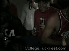 Sucer une bite, Collège université, Hard, Fête, Plan cul à trois