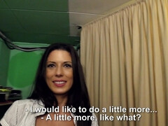 Sucer une bite, Brunette brune, Argent, Se déshabiller