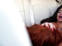 Жопа, В машине, Пальцем, Лесбиянка, Лизание, На публике, Киски, Сиськи