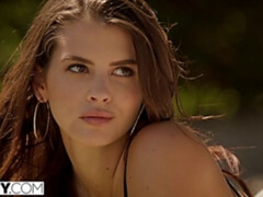 Anal, Cul, Sucer une bite, Brunette brune, Branlette thaïlandaise, Embrassement, Piscine, Adolescente