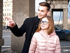 Blonde, Sucer une bite, En levrette, Branlette thaïlandaise, Rasée, Maigrichonne, Adolescente, Nénés