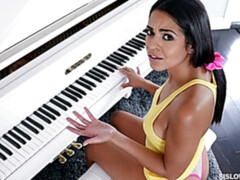 Bikini, Noire, Sucer une bite, Brunette brune, Branlette thaïlandaise, Fille latino, Pov, Adolescente