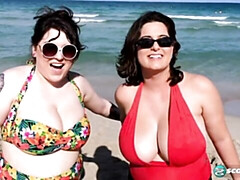 Leie, Grosse titten, Braunhaarige, Pummelig, Fingern, Masturbation, Solo, Entkleiden