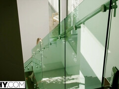 18 jaar, Kinderoppas, Blond, Hondjeshouding, Sperma in gezicht, Natuurlijke tieten, Klein, Tieten likken