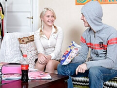 Grote lul, Blond, Pijpbeurt, Kut duiken, Kort haar, Mager, Tiener, Tieten likken