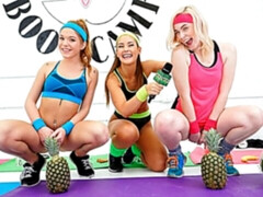 Amateur, Gros seins, Sucer une bite, Brunette brune, En levrette, 2 femmes 1 homme, Mère que j'aimerais baiser, Plan cul à trois