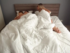 Enthousiasteling, Blond, Sperma, Hondjeshouding, Moeder die ik wil neuken, Rijden, Stiefmoeder, Trio