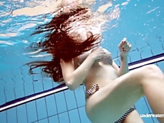 Tussi, Frau, Hd, Zierlich, Solo, Flotter dreier, Titten, Unter wasser