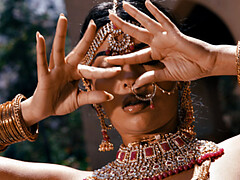 Большая жопа, Брюнетки, Мастурбация, Бассейн, Киски, Соло, Сиськи, Влажная