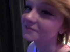 Leie, Fingern, Freundin, Im freien, Zierlich, Pov, Öffentlich, Kurzes haar