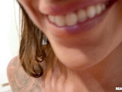 Plage, Gros cul, Gros seins, Sucer une bite, Brunette brune, Queue, De plein air