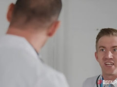 Tir de sperme, Queue, Médecin, Faciale, Talons, Piercing, Chatte, Cheveux courts