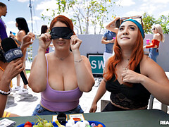 Rubia, Gafas, Inserción, Jeans, Coño, Trio, Tetas, Vibrador