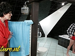 Leie, Geile alte tussi, Besamung, Brille, Behaart, Masturbation, Reif, Rau