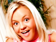 Blonde, Sucer une bite, Éjaculer dans la bouche, Branlette thaïlandaise, Léchez, Masturbation, Dénudage, Nénés