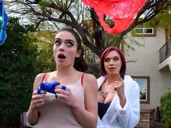 Grote kont, Fetisj, Keuken, Lesbisch, Masturbatie, Kut duiken, Roodharige vrouw, Tieten likken