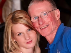 Arsch, Blondine, Blasen, Hundestellung, Rasiert, Dürr, Jungendliche (18+), Titten