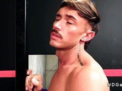 Anal, Sucer une bite, Homosexuelle, Gym, Branlette thaïlandaise, Branler, Lécher le sphincter, Tatouage