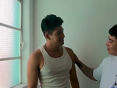 Amateur, Lécher le cul, Grosse bite, Branlette thaïlandaise, Rugueux, Fessée, Tatouage, Adolescente