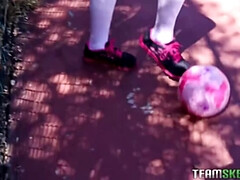 Leie, Grosser schwanz, Grosse titten, Cfnm, Aufs gesicht abspritzen, Im freien, Rasiert, Jungendliche (18+)