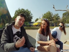 Enthousiasteling, Pijpbeurt, Bruinharig, Sperma shot, Sperma in gezicht, Hardcore, Natuurlijke tieten, Openbaar