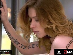 In den arsch, Arsch, Kehlenfick, Klaffend, Handjob, Hd, Monster, Natürlichen titten