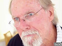 Bruinharig, Hondjeshouding, Hardcore, Rijden, Geschoren, Zuigen, Tiener, Tieten likken