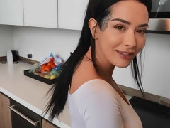 Grote mammen, Pijpbeurt, Bruinharig, Handbeurt, Keuken, Moeder die ik wil neuken, Strippen, Tatoeage