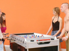 Blonde, Le plan cul à quatre, Masturbation
