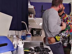 Grosse bite, Sucer une bite, Homosexuelle, Branlette thaïlandaise, Hard, Fille latino, Muscle, Réalité