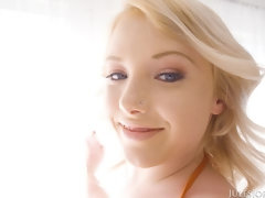 Blonde, Sucer une bite, Mignonne, Mamelons, Chatte, Dénudage, Adolescente, Nénés