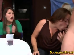 Grosse bite, Noire, Brunette brune, Tir de sperme, Dansant, Hd, Fête, Adolescente