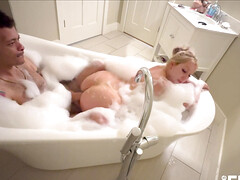 Passionate sex in the bath with hot Veronica Cruz