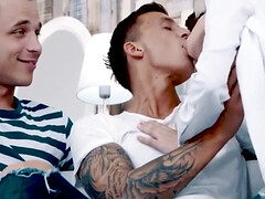 アナル, お尻, バイセクシャル, ブロンド, 淫乱熟女, 天然, タトゥー, 三人