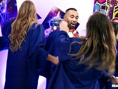 Enthousiasteling, Grote mammen, Blond, Pijpbeurt, Bruinharig, Hardcore, Doordringend, Trio