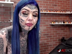 Grote mammen, Bruinharig, Rondborstig, Hd, Realiteit, Softcore pornografie, Tatoeage, Tieten likken