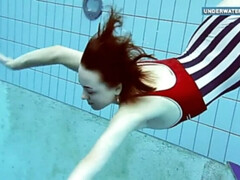 18 jahre, Bikini, Braunhaarige, Fetisch, Hd, Pool, Russisch, Jungendliche (18+)