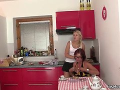 Arsch, Schönheit, Blondine, Braunhaarige, Geile alte tussi, Milf, Muschi, Stiefmutter