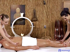 69, イく瞬間, 顔射, 手コキする, なめる, マッサージ, オイル, 濡れ