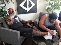 Pareja, Pies, Fetiche, Fetiche de pies, Gay, Músculo, Fumando, Tatuaje